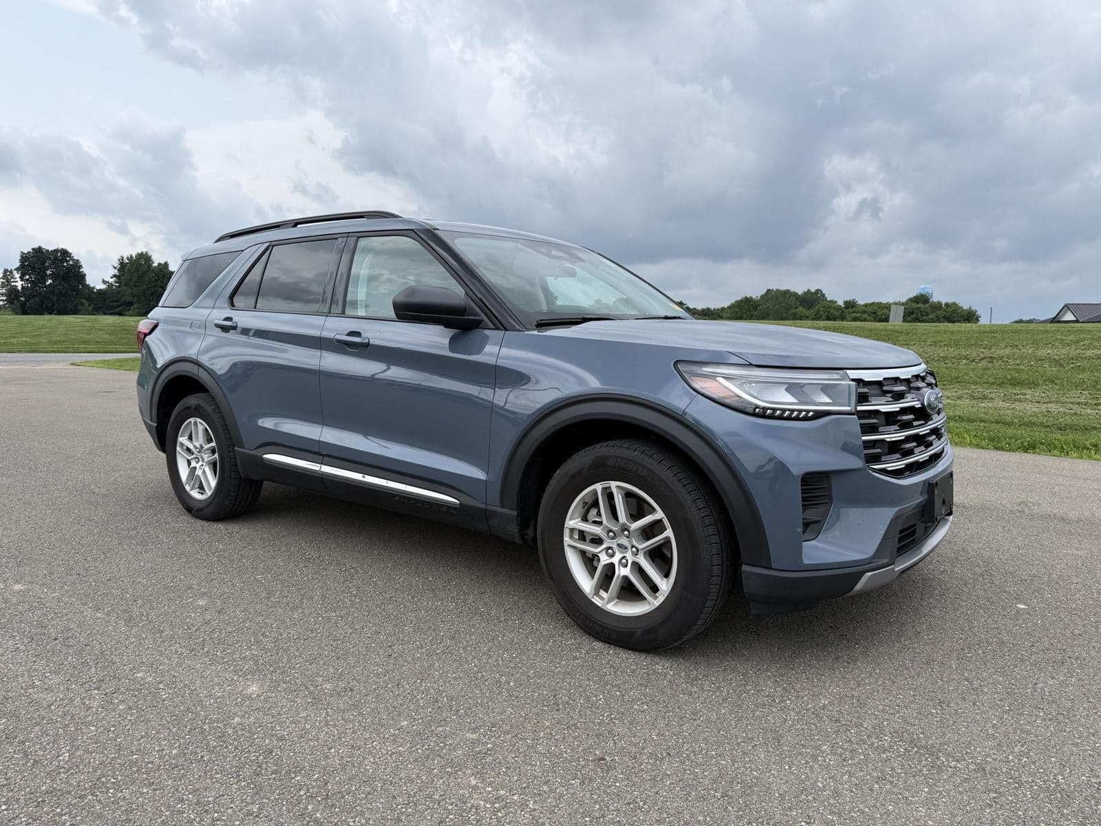 2025 Ford Explorer Active — photo 1 of 9