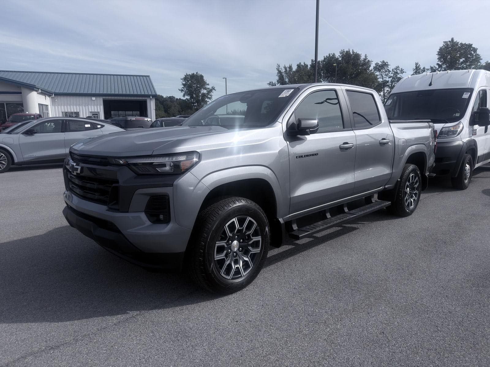 2024 Chevrolet Colorado 4WD LT — photo 1 of 9