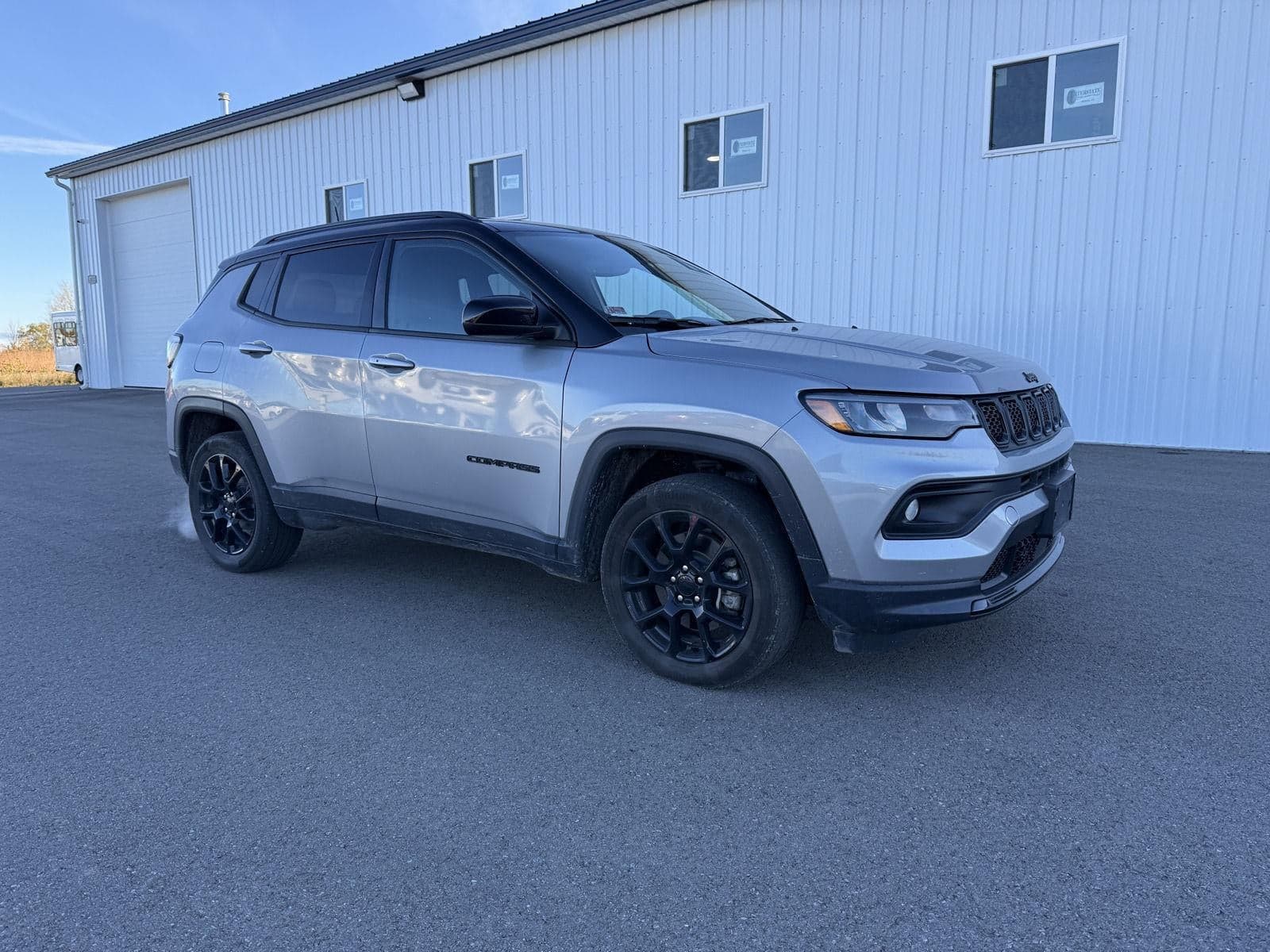 2023 Jeep Compass Altitude — photo 1 of 5