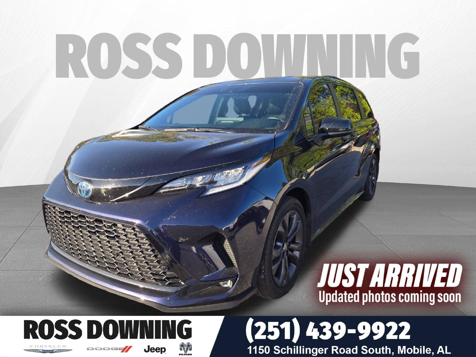 2025 Toyota Sienna XSE — photo 1 of 3