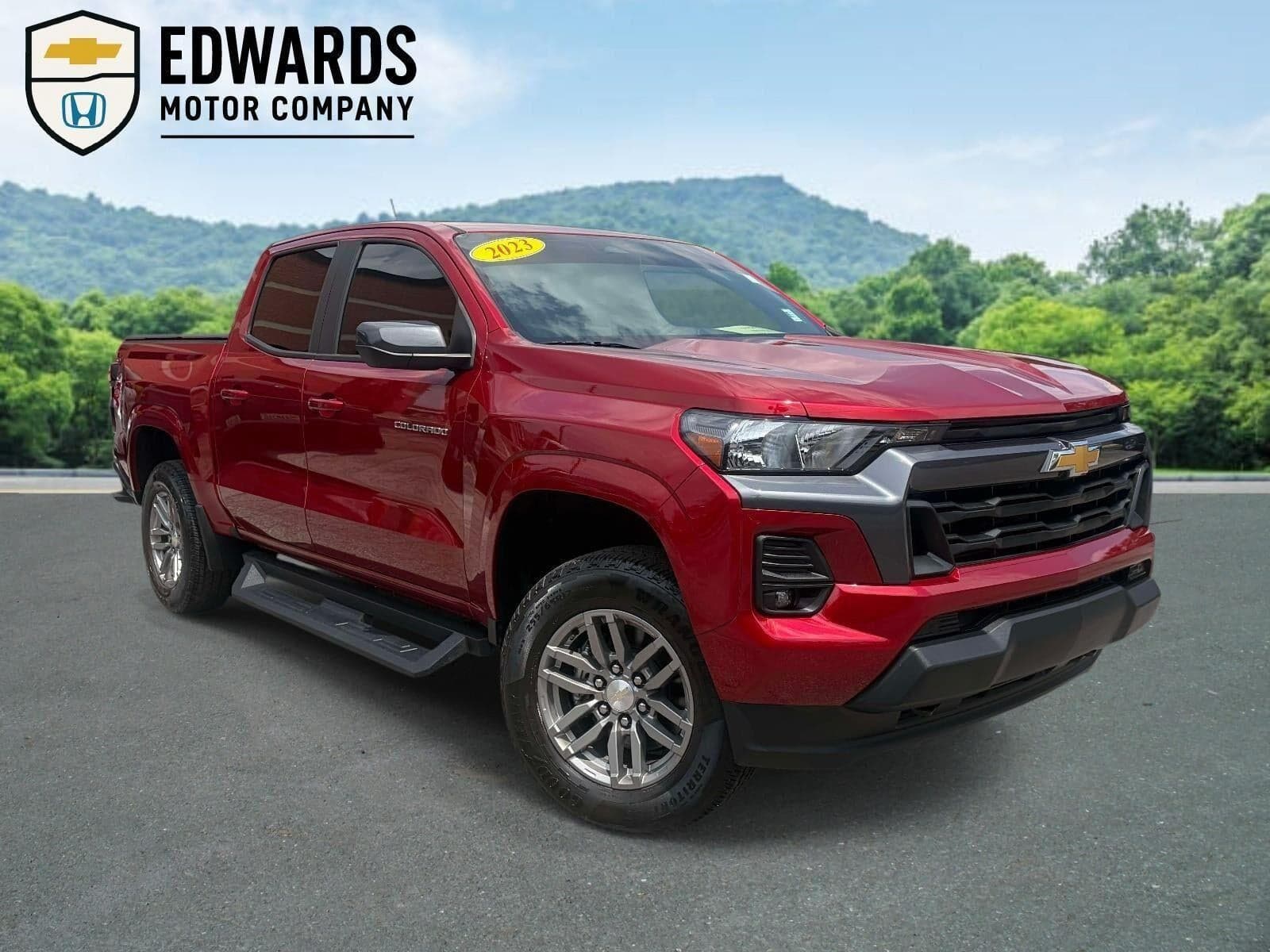2023 Chevrolet Colorado 4WD LT — photo 1 of 34