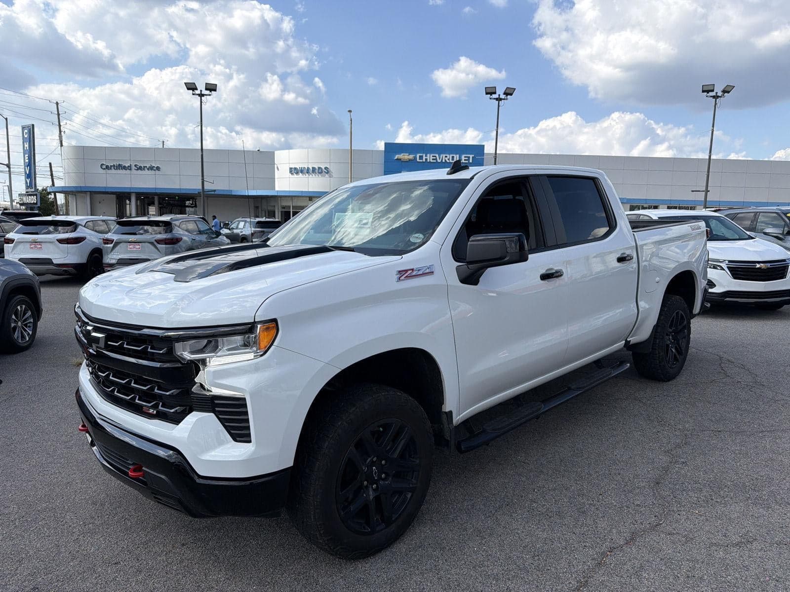 2024 Chevrolet Silverado 1500 LT Trail Boss — photo 1 of 24