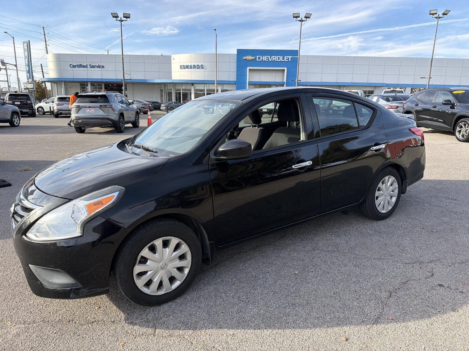 2016 Nissan Versa SV — photo 1 of 5