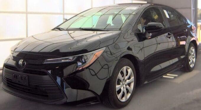 2025 Toyota Corolla LE — photo 1 of 17