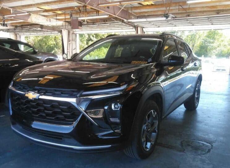 2025 Chevrolet Trax LT — photo 1 of 8