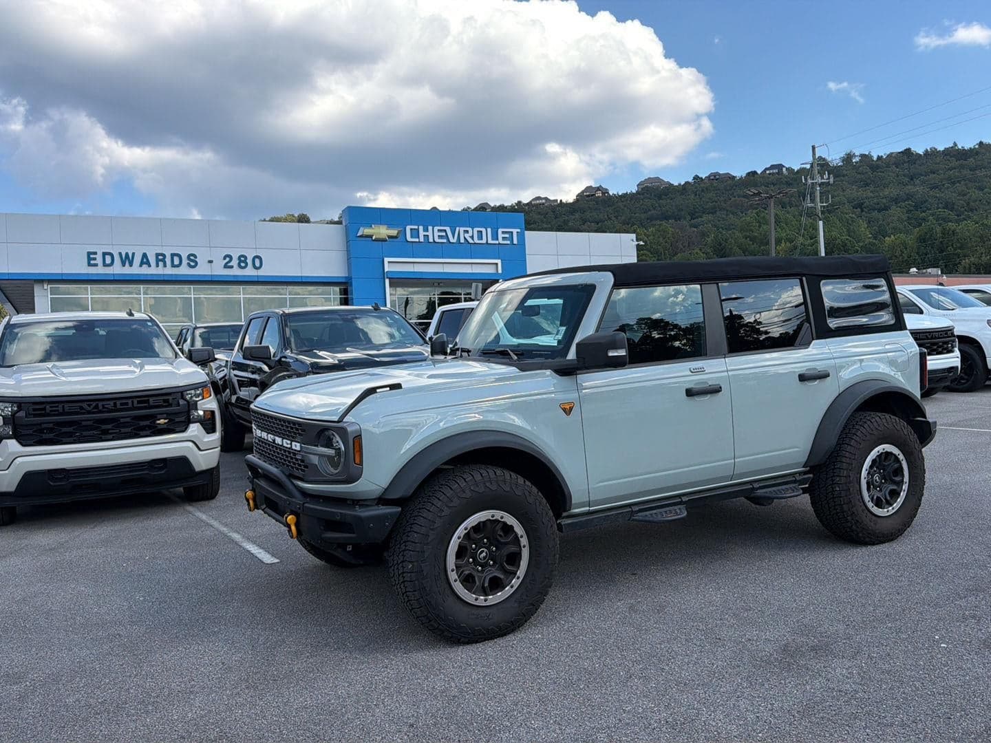 2022 Ford Bronco Base — photo 1 of 17