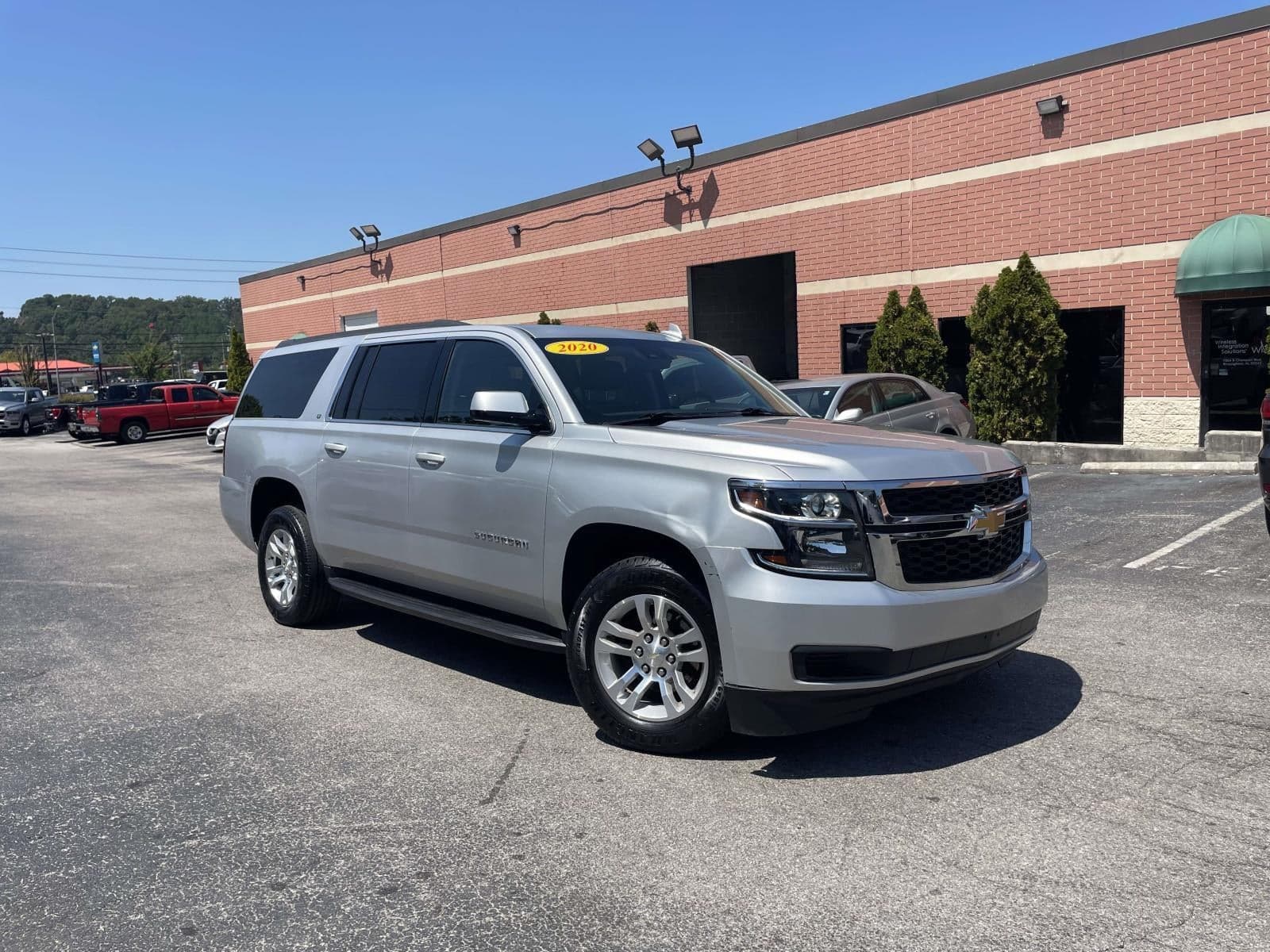 2020 Chevrolet Suburban LT — photo 1 of 30