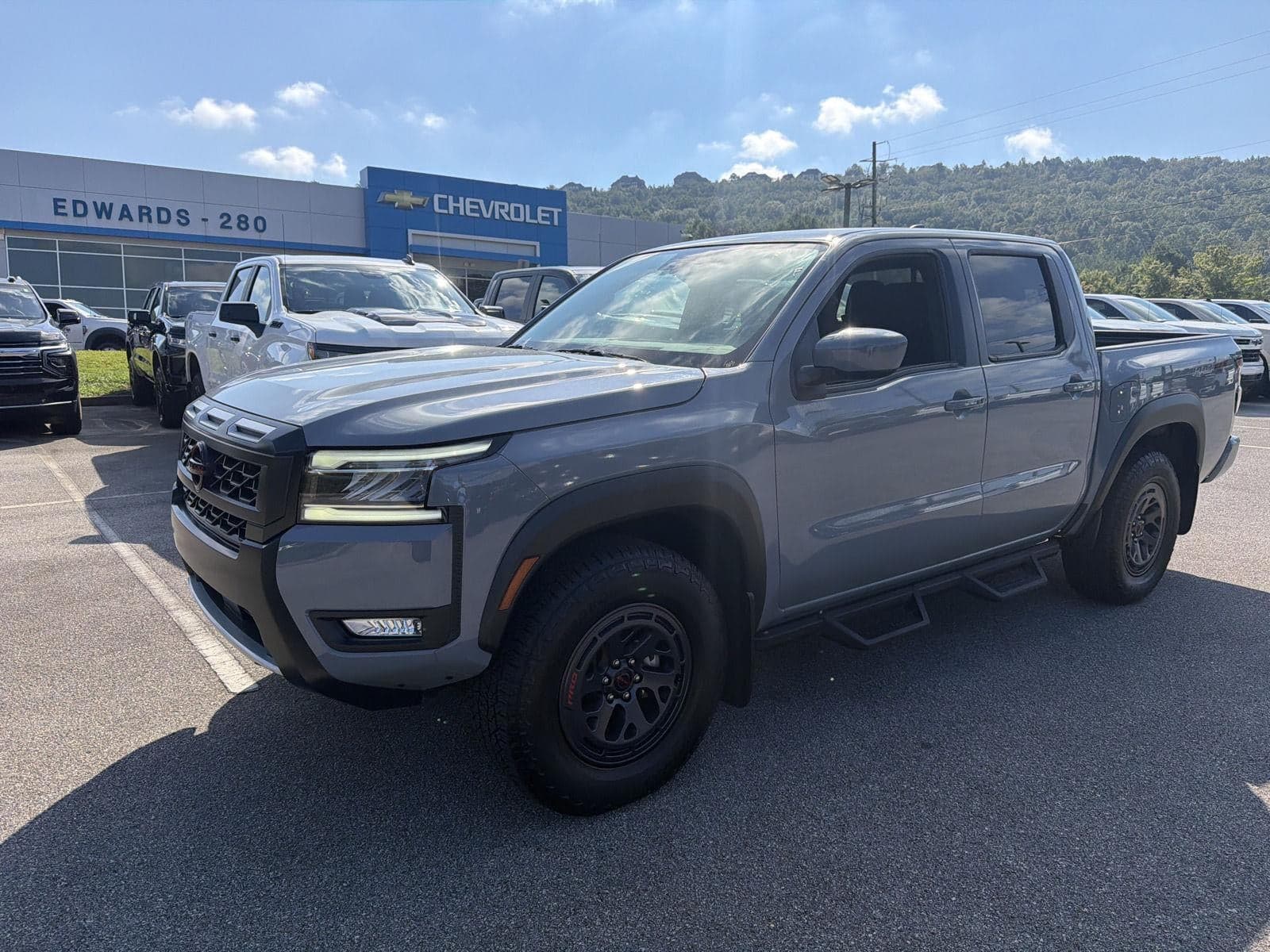 2025 Nissan Frontier PRO-4X — photo 1 of 26