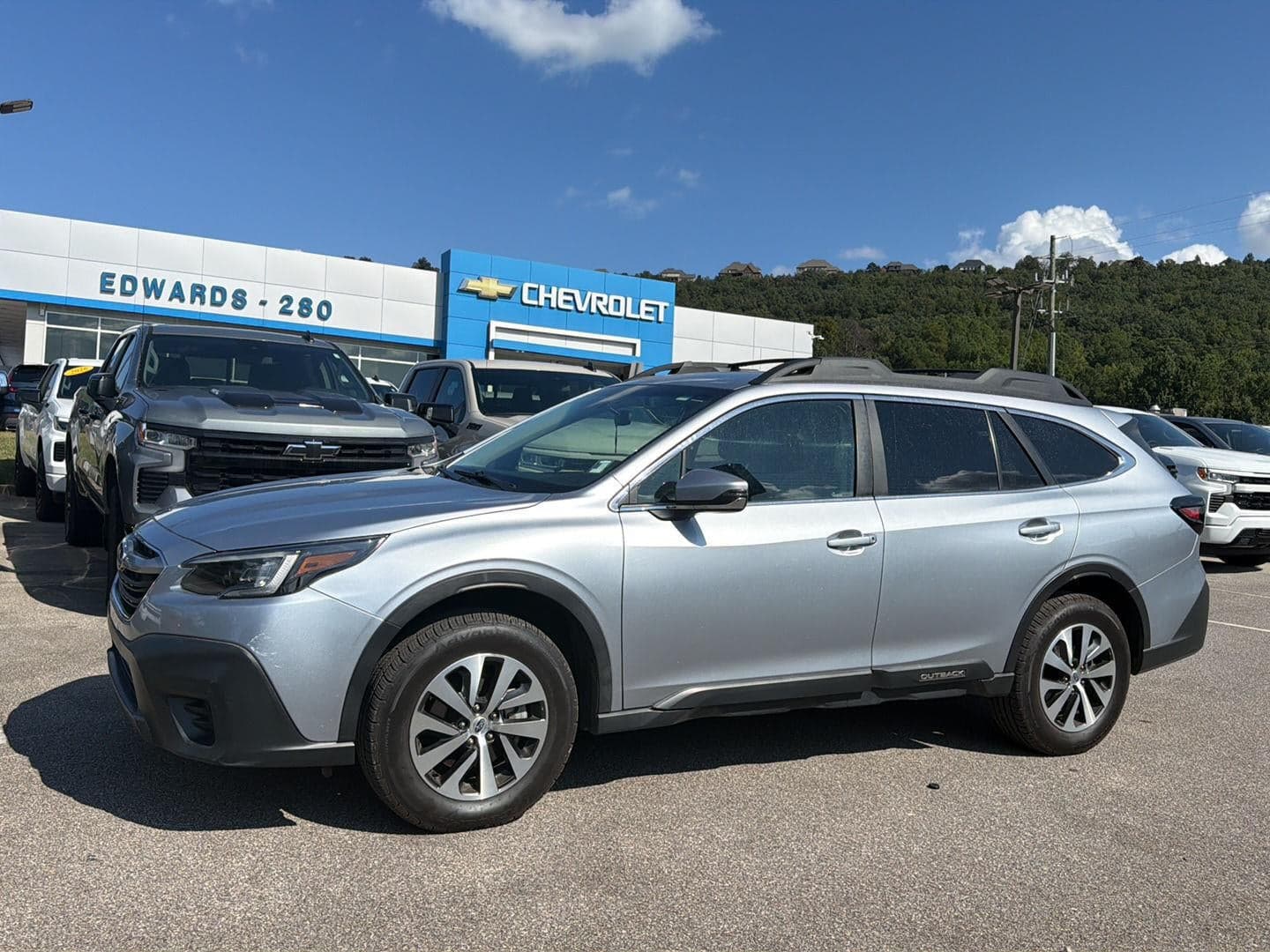 2020 Subaru Outback Premium — photo 1 of 21