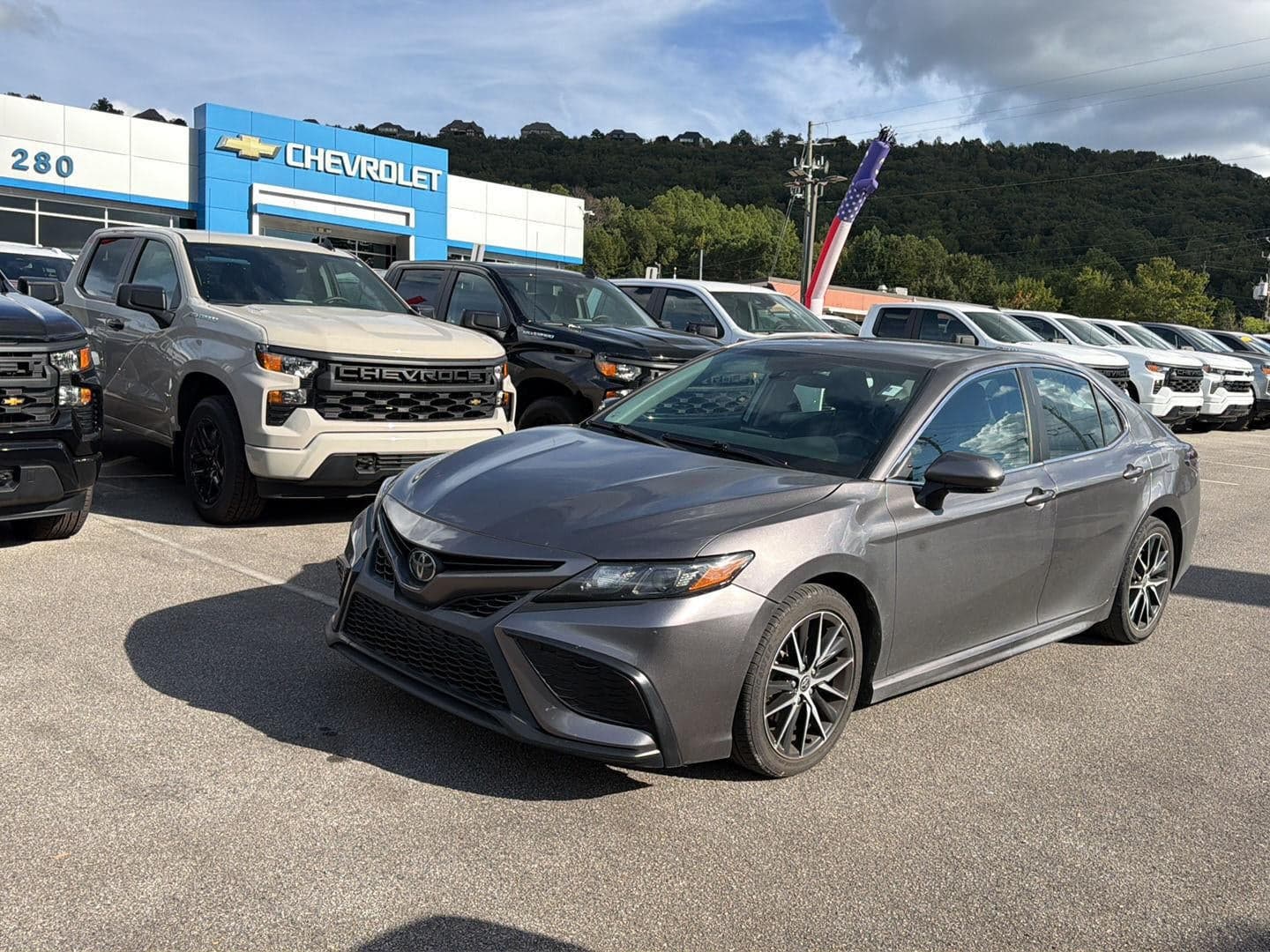 2023 Toyota Camry SE — photo 1 of 5