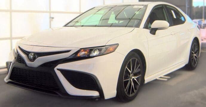 2024 Toyota Camry SE — photo 1 of 12