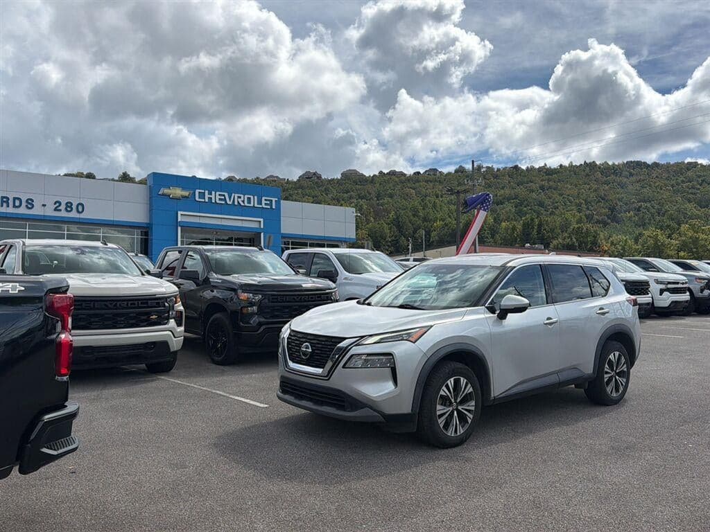 2021 Nissan Rogue SV — photo 1 of 5