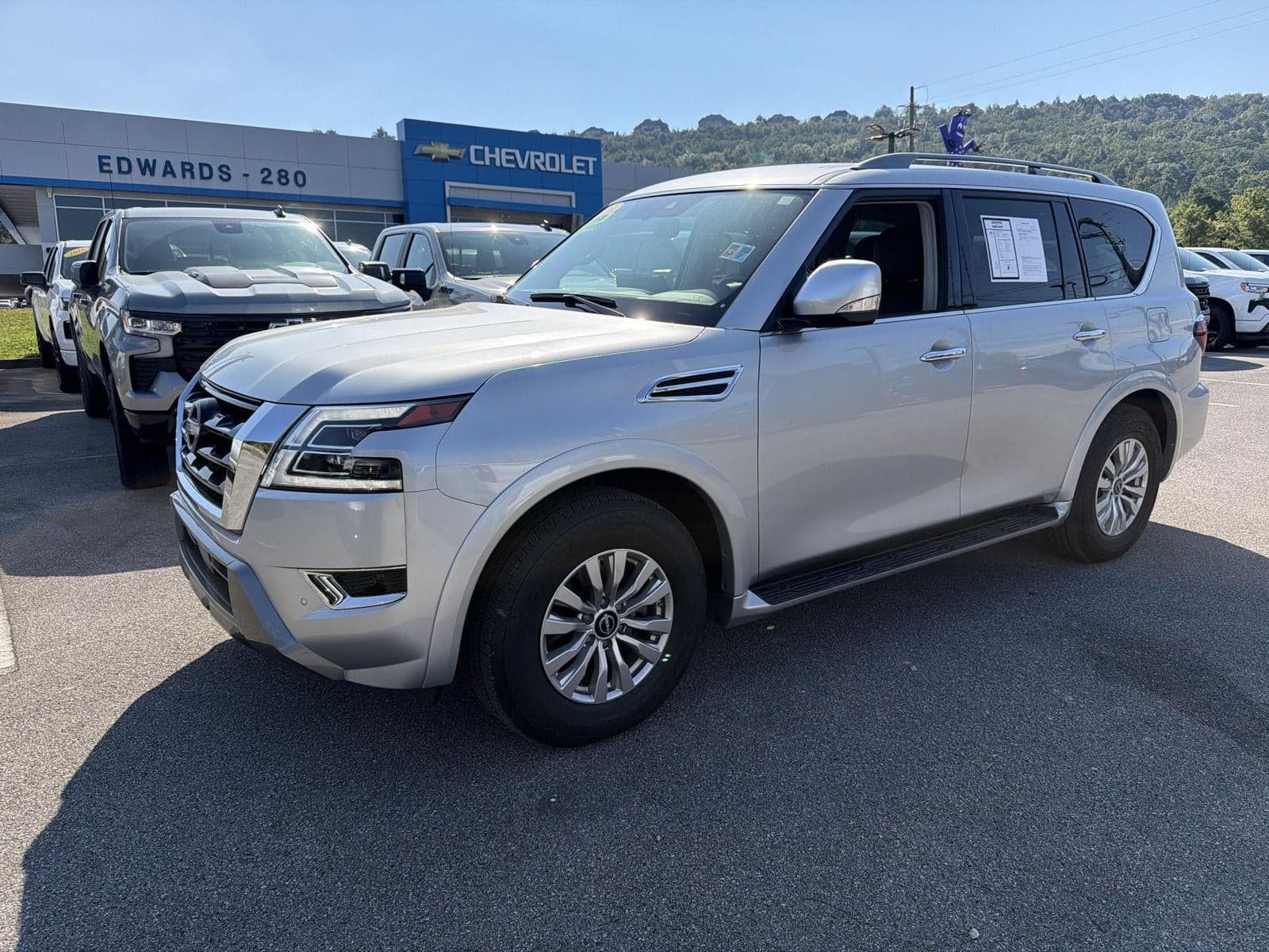 2023 Nissan Armada SV — photo 1 of 28