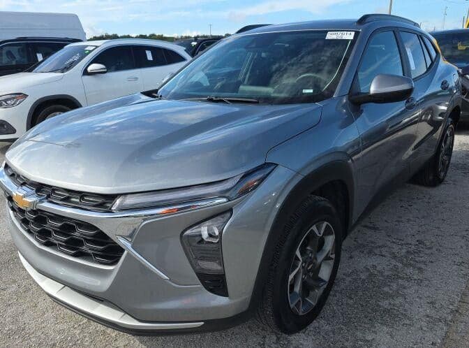 2024 Chevrolet Trax LT — photo 1 of 11