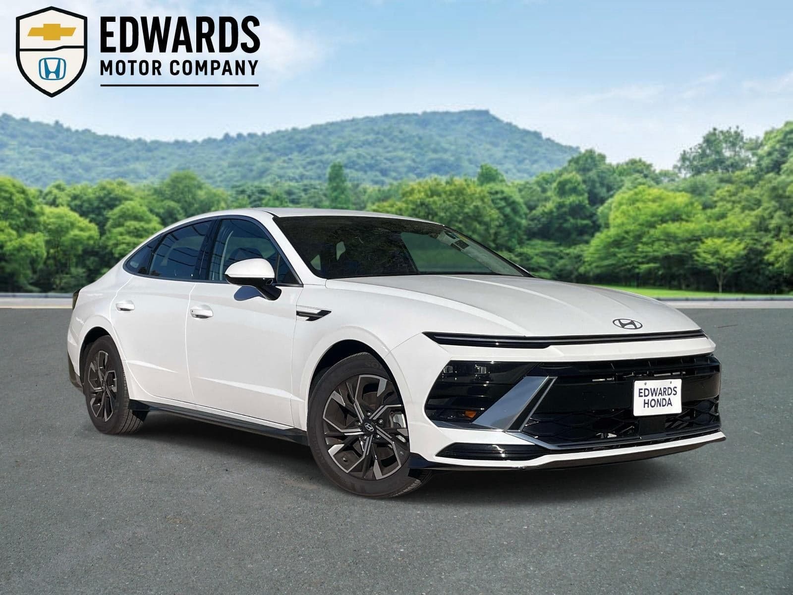 2025 Hyundai Sonata SEL — photo 1 of 5