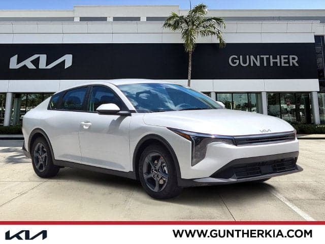 2026 Kia K4 LXS — photo 1 of 28