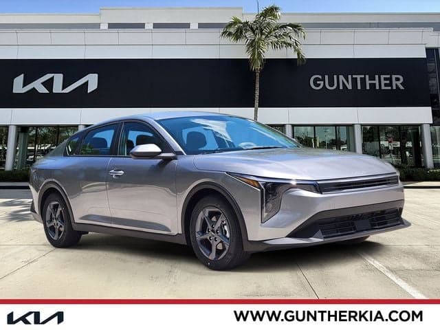 2026 Kia K4 LXS — photo 1 of 28