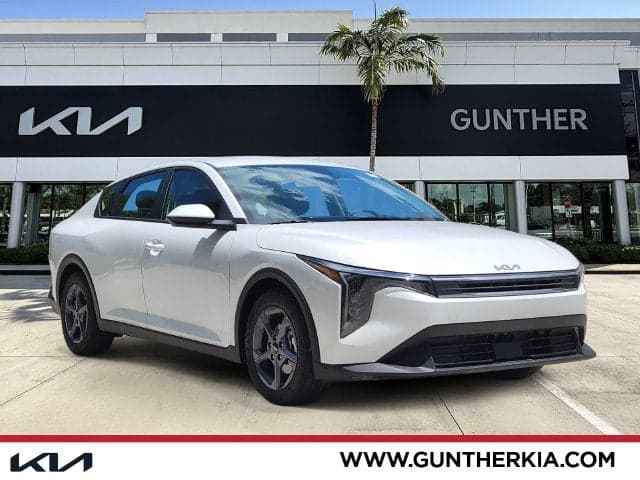 2027 Kia K4 LXS — photo 1 of 5