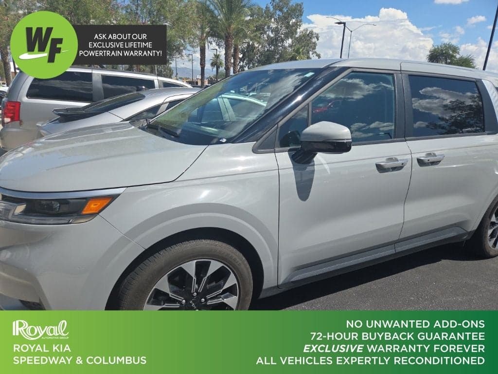 2024 Kia Carnival EX — photo 1 of 12