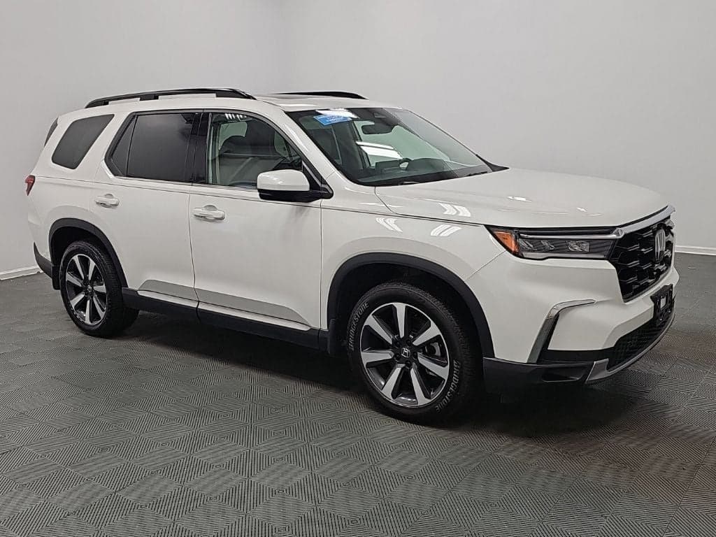 2024 Honda Pilot Touring — photo 1 of 20