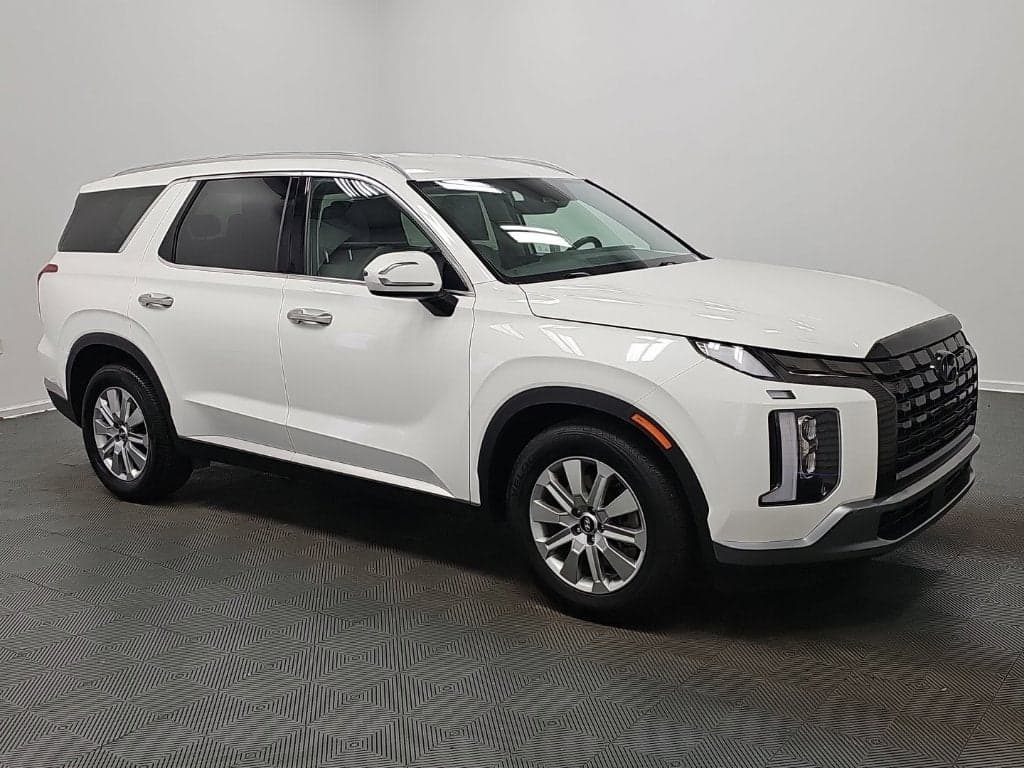 2024 Hyundai Palisade Base — photo 1 of 25