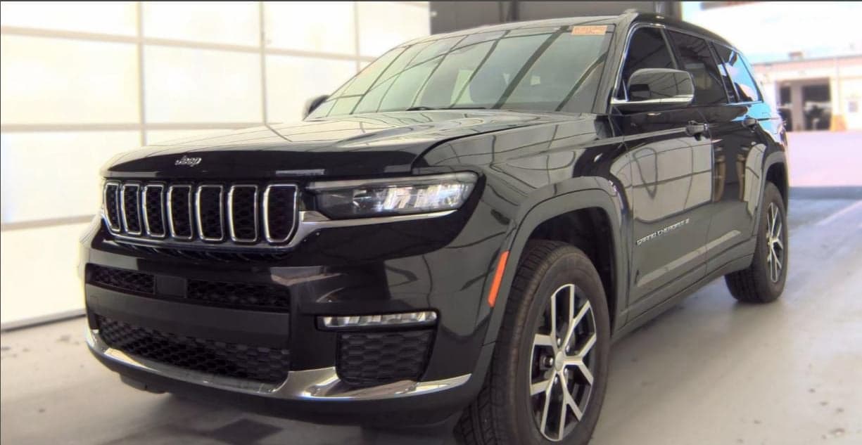 2023 Jeep Grand Cherokee L Limited — photo 1 of 9