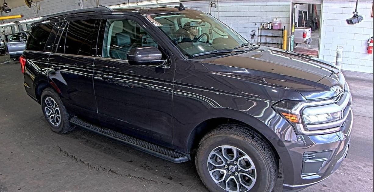 2024 Ford Expedition XLT — photo 1 of 9