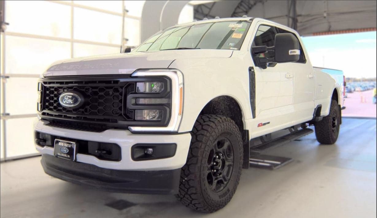 2023 Ford Super Duty F-350 SRW XLT — photo 1 of 4