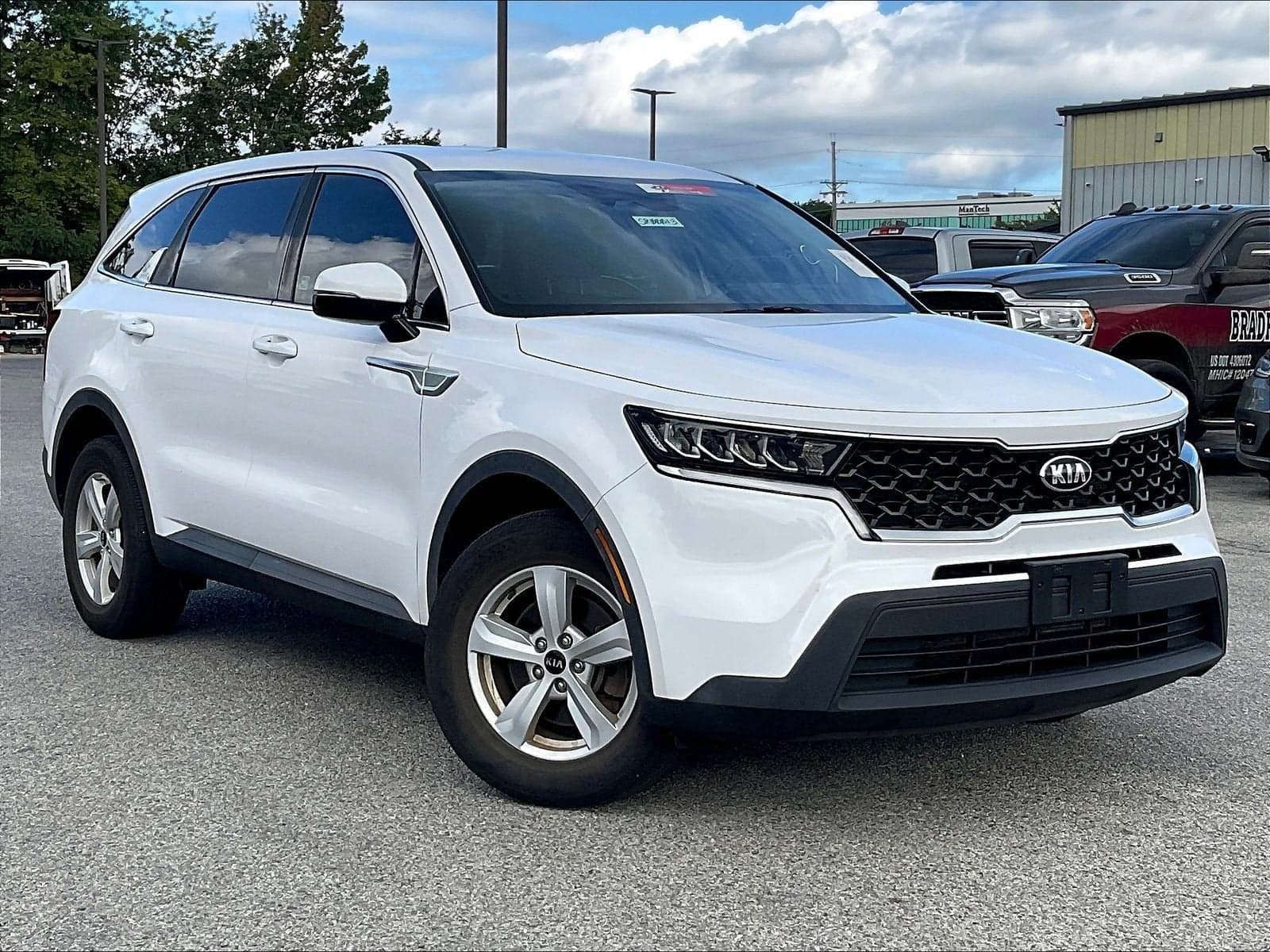 2021 Kia Sorento LX — photo 1 of 18