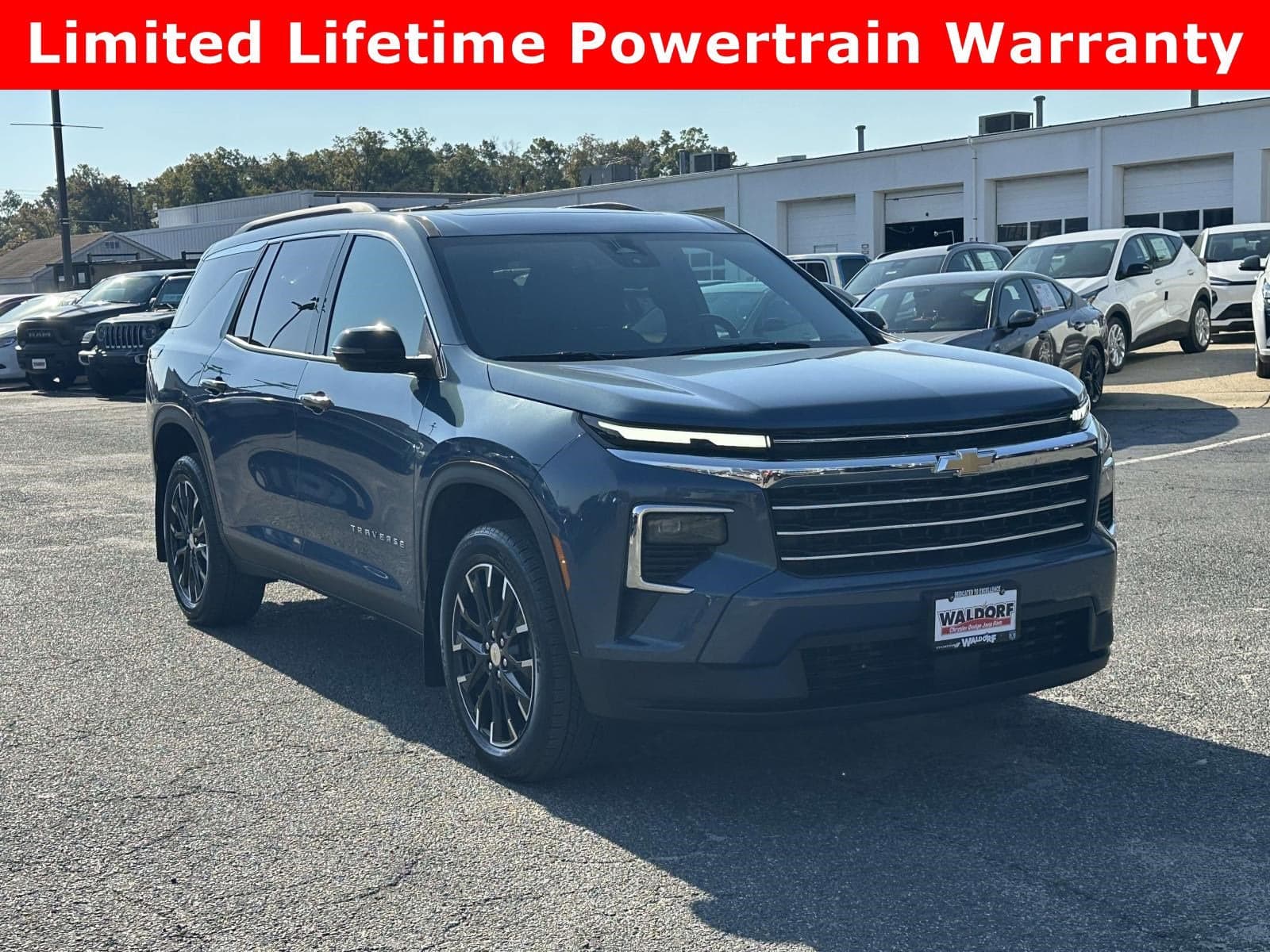 2025 Chevrolet Traverse AWD LT — photo 1 of 5