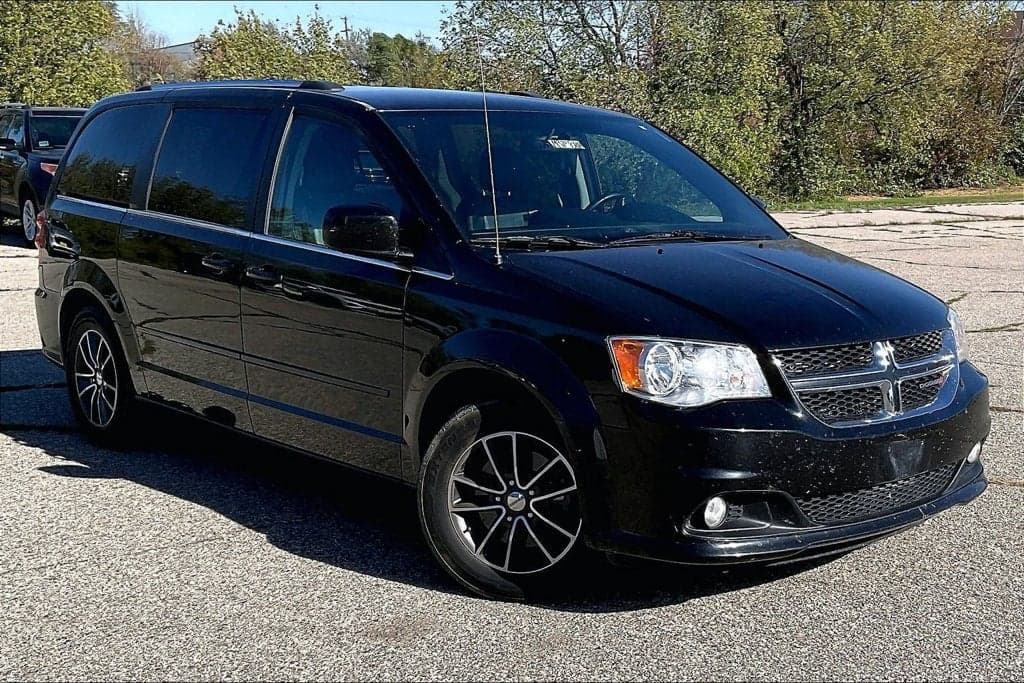 2017 Dodge Grand Caravan SXT — photo 1 of 5