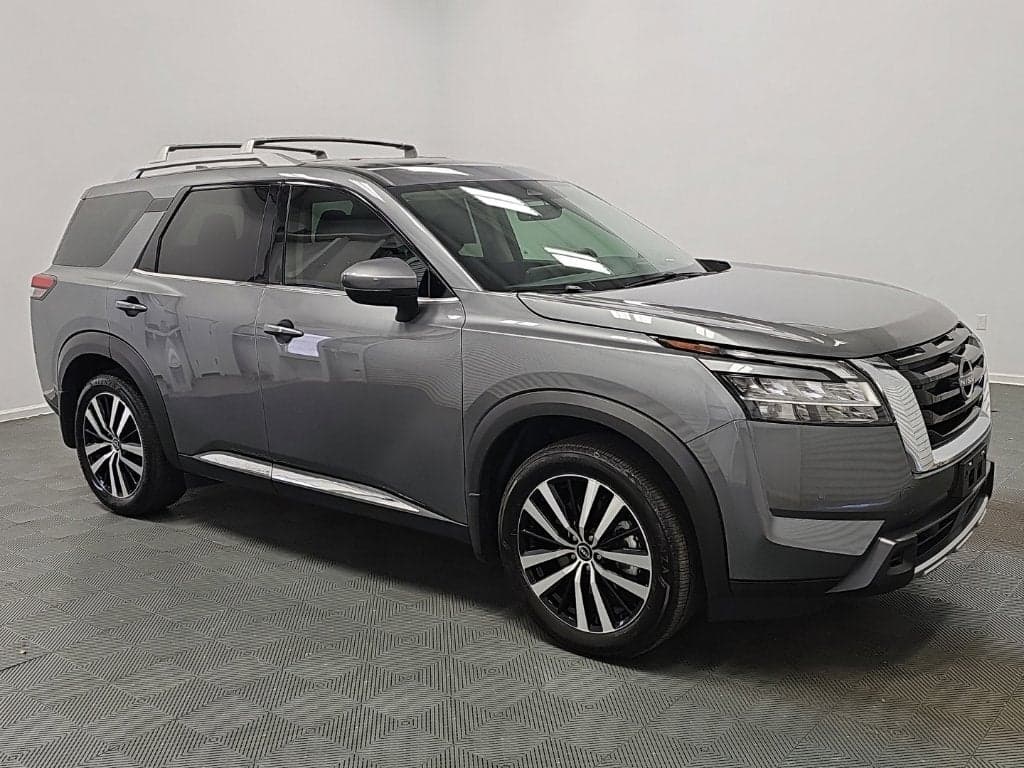 2024 Nissan Pathfinder Platinum — photo 1 of 62
