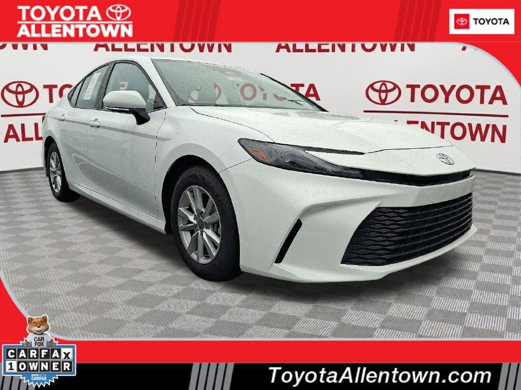 2025 Toyota Camry LE — photo 1 of 36