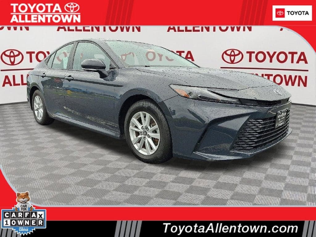 2025 Toyota Camry LE — photo 1 of 35