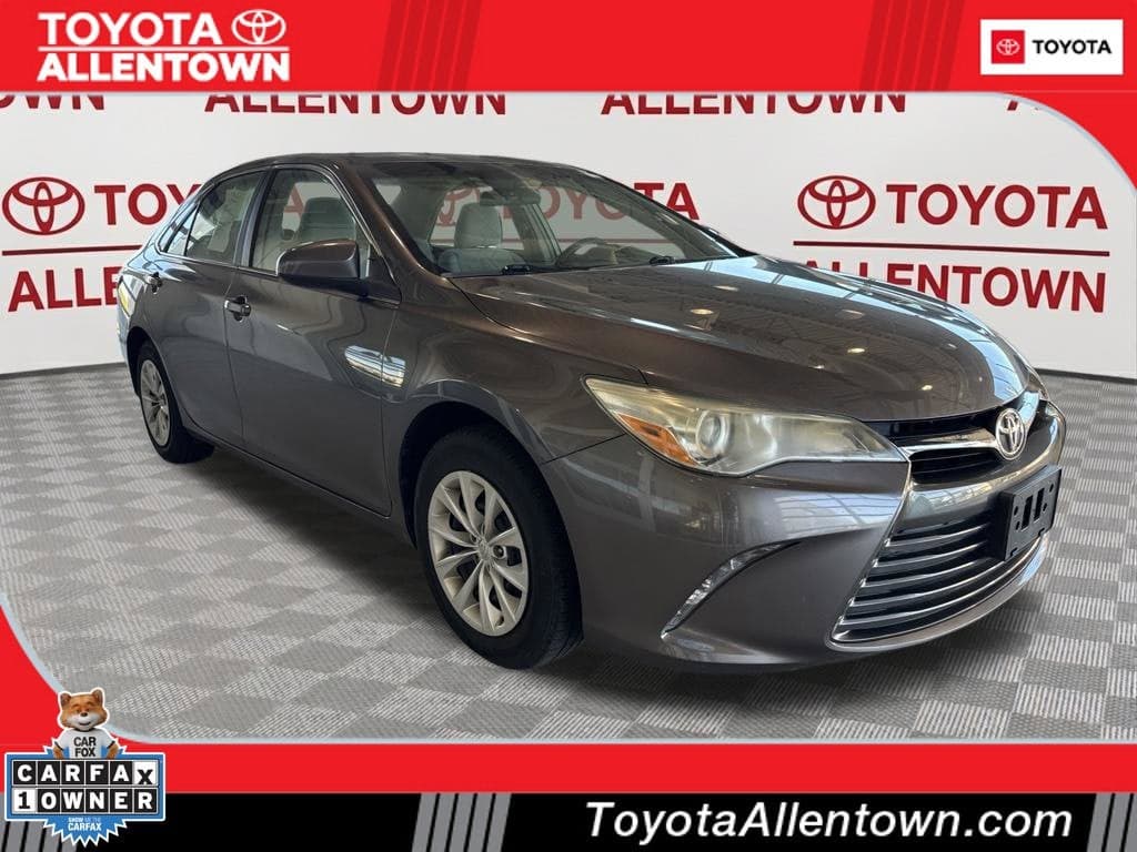 2015 Toyota Camry LE — photo 1 of 5
