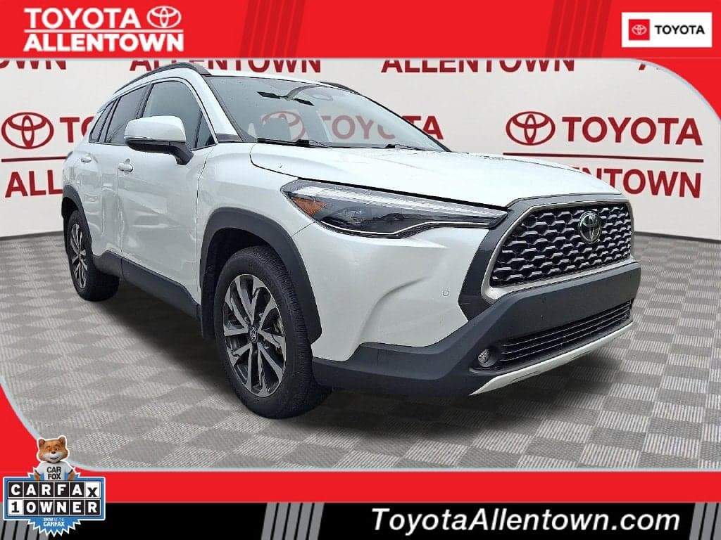 2023 Toyota Corolla Cross XLE — photo 1 of 13