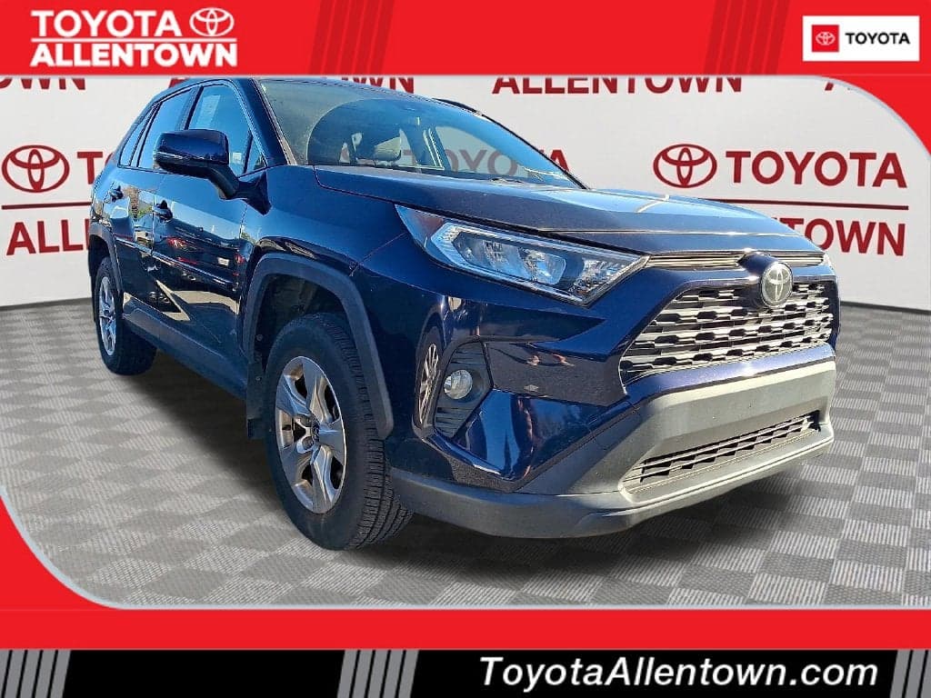 2019 Toyota RAV4 XLE — photo 1 of 11