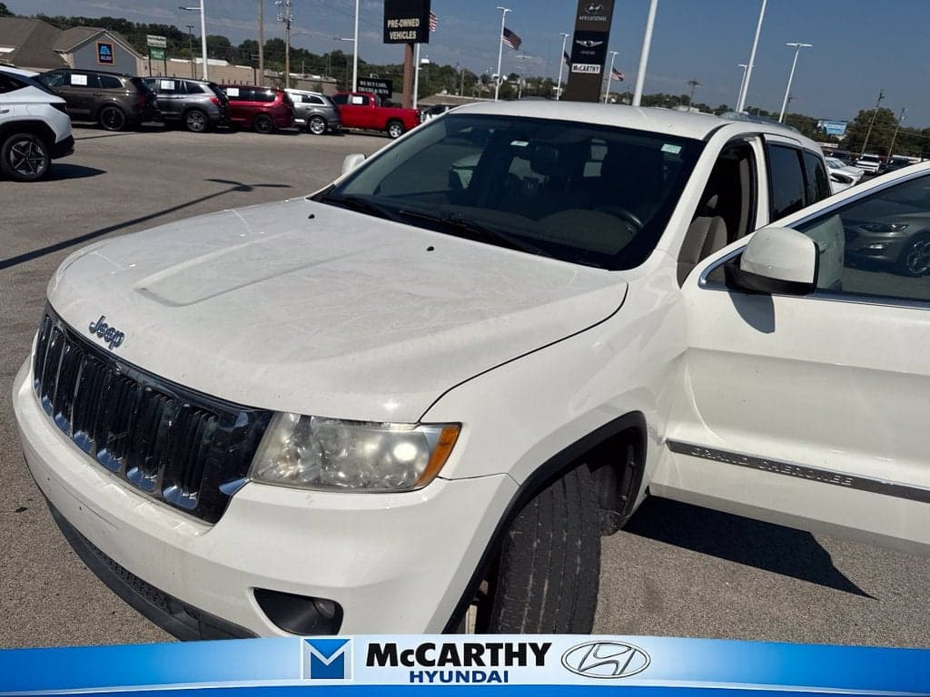 2011 Jeep Grand Cherokee Laredo — photo 1 of 5