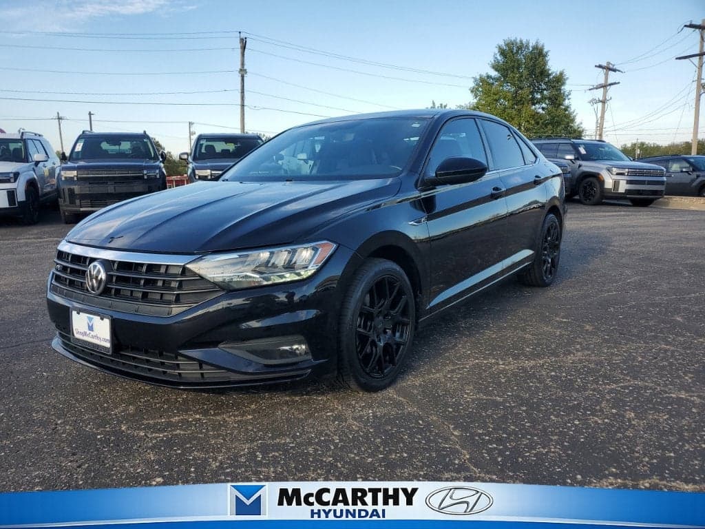 2021 Volkswagen Jetta R-Line — photo 1 of 5
