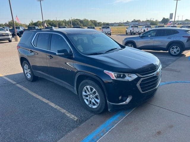 2021 Chevrolet Traverse LT Cloth — photo 1 of 23