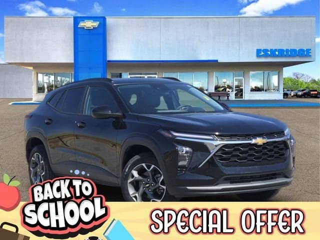 2025 Chevrolet Trax LT — photo 1 of 47