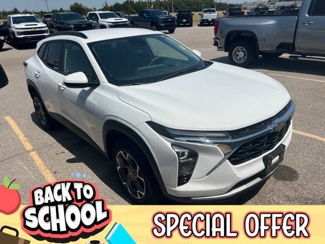 2025 Chevrolet Trax LT — photo 1 of 30