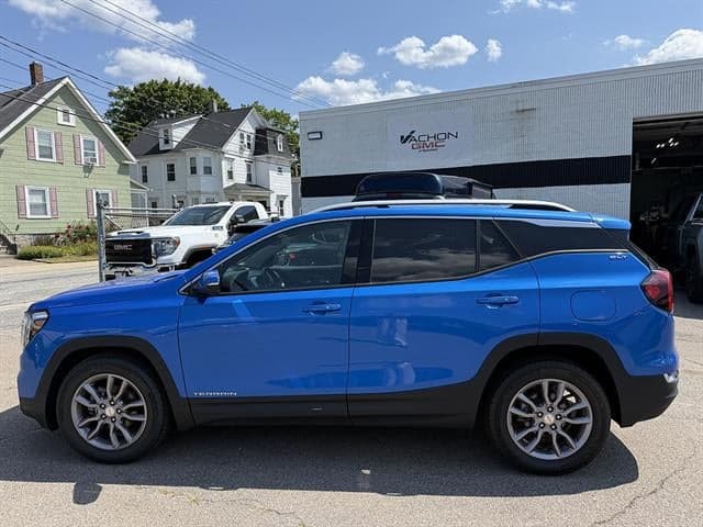 2024 GMC Terrain SLT — photo 1 of 32