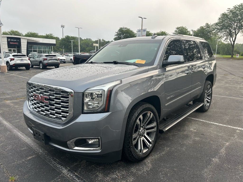 2020 GMC Yukon Denali — photo 1 of 10