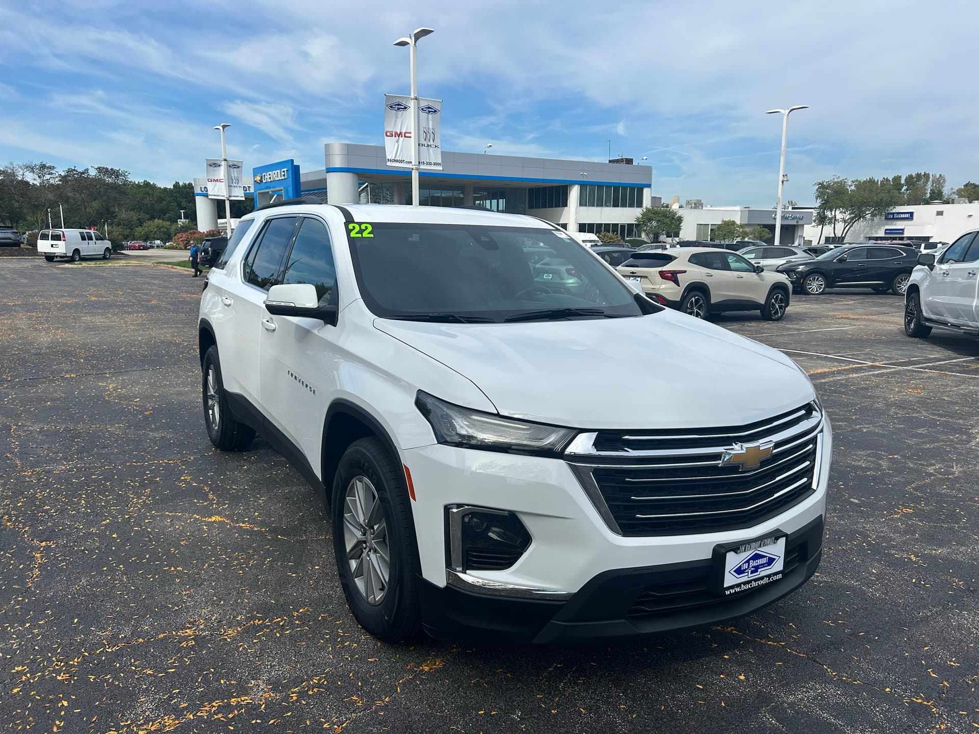 2022 Chevrolet Traverse LT Leather — photo 1 of 26