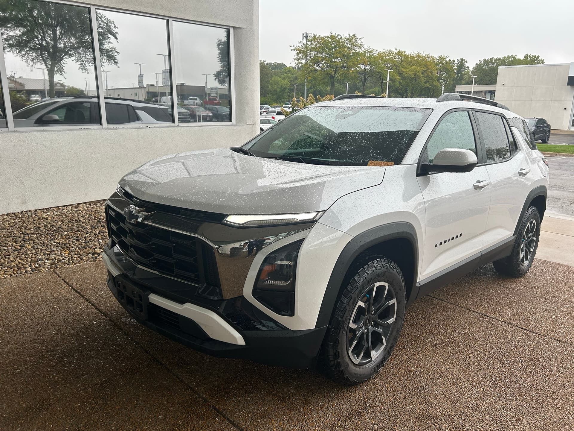 2025 Chevrolet Equinox AWD ACTIV — photo 1 of 10