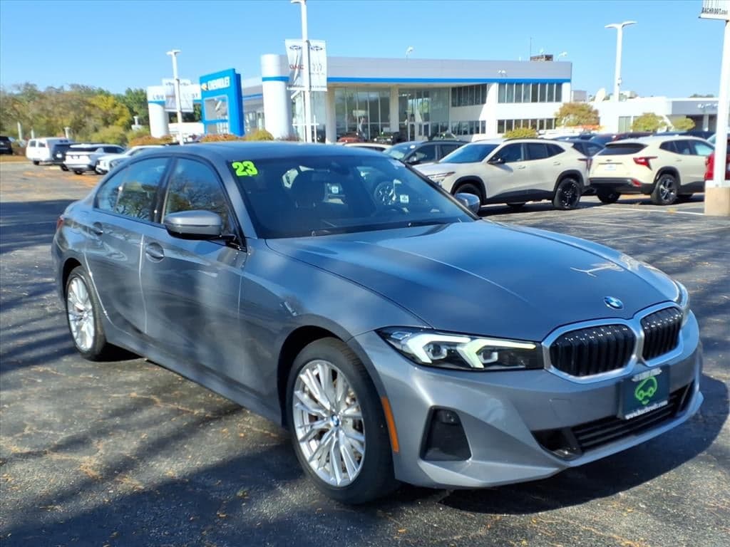 2023 BMW 3 Series 330i xDrive — photo 1 of 5