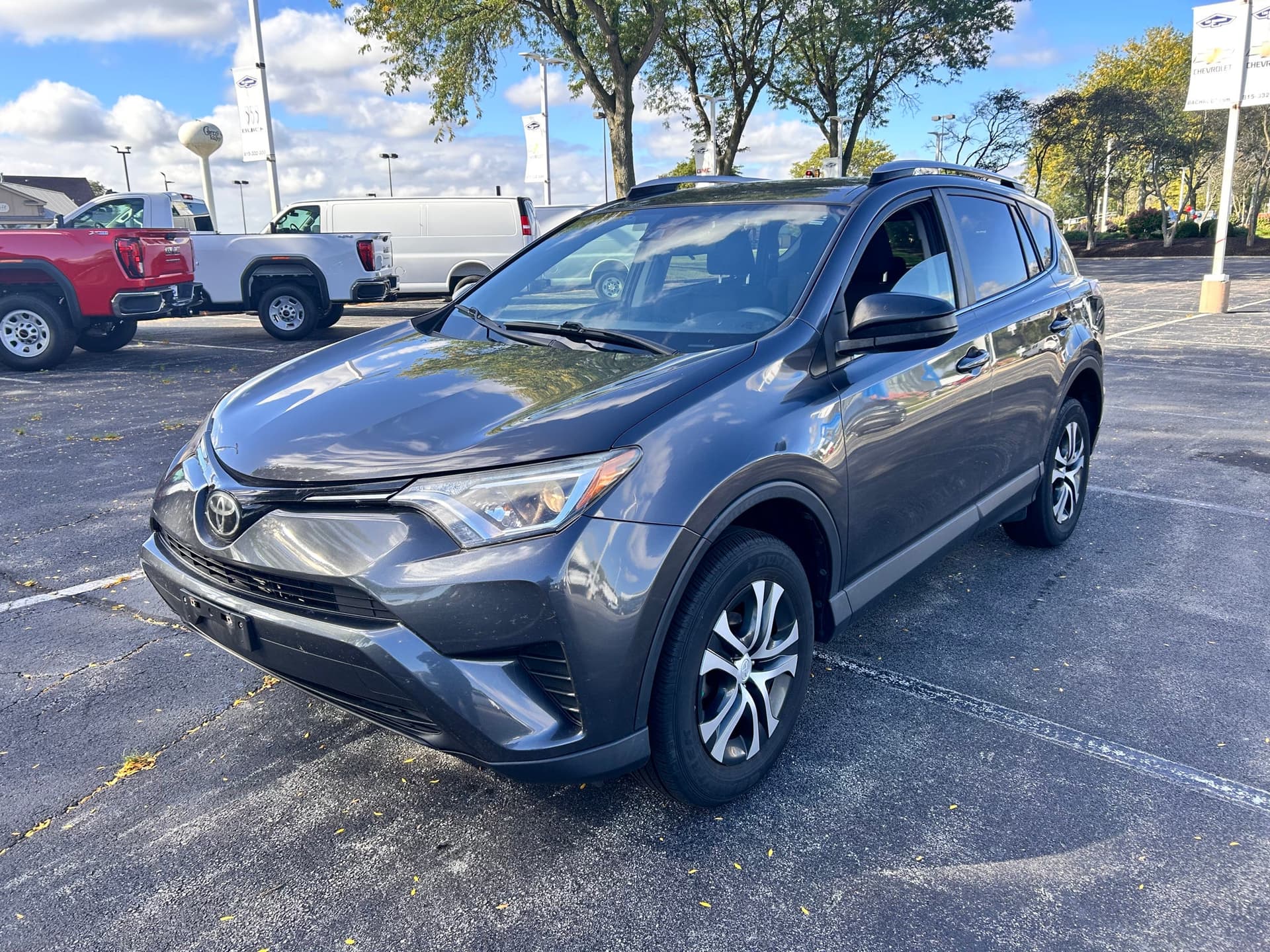 2017 Toyota RAV4 LE — photo 1 of 9