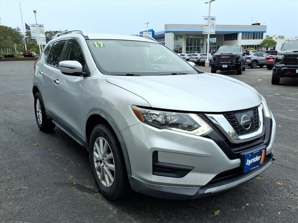 2017 Nissan Rogue SV — photo 1 of 28