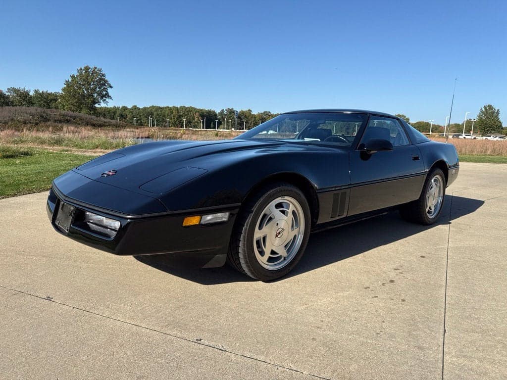 1989 Chevrolet Corvette Base — photo 1 of 5